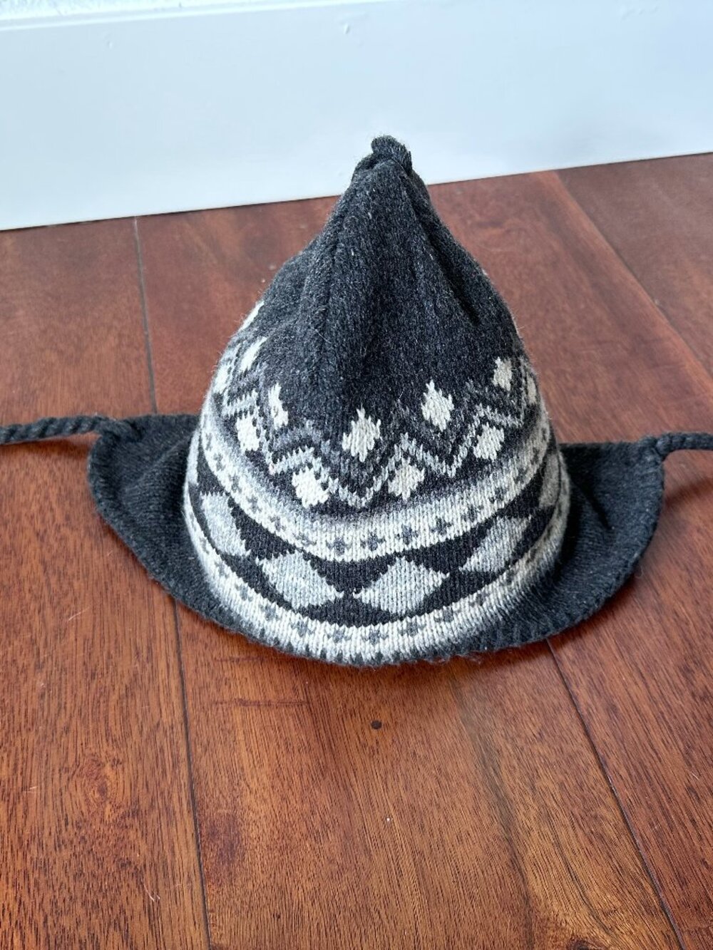 Roots Knit Hat One Size Unisex Black Gray Ski Cap Earflap Beanie Peruvian Chullo